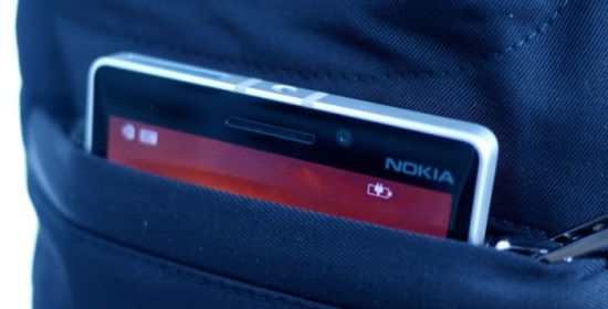 pantaloni ricarica smartphone